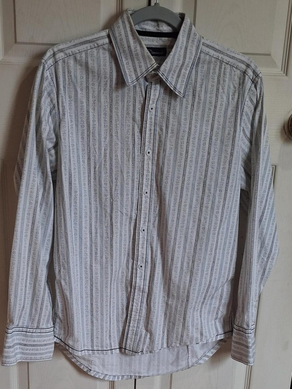 7 Diamonds White & Gray Vertical Stripe Casual Button-Down Shirt